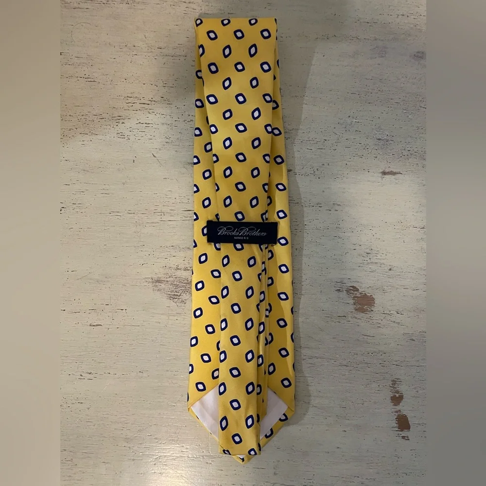 BROOKS BROTHERS MAKERS Hand Made‎ in USA Printed Silk Tie Yellow (Multi)